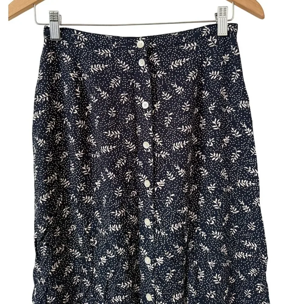 Eddie Bauer Navy Blue Leaf Print Midi Button Skirt Size 8 Vintage Cottage Retro